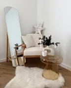 صورة .مرآة فليريه أرضية - مع قاعدة من الخشب الطبيعي.