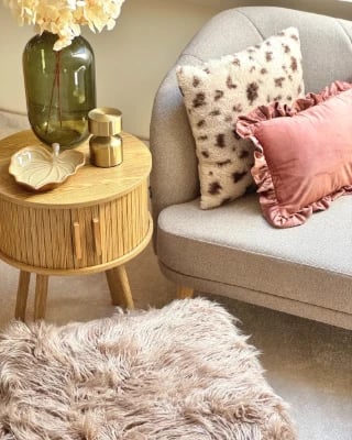 صورة .إليز طاولة جانبية- من الخشب الطبيعي