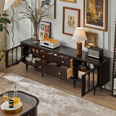 صورة طاولة تلفزيون جليم – خشب طبيعي بسطح زجاجي وأدراج ورفوف