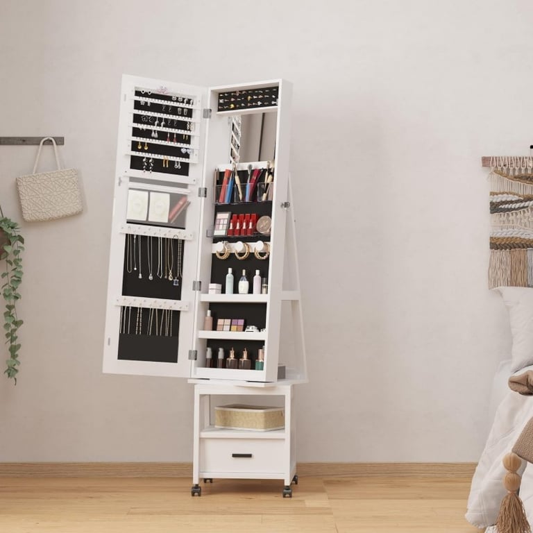 Picture of AlKmaar Jewelry with Mirror