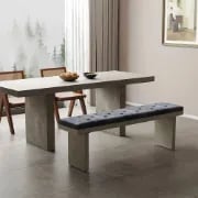 صورة كرسي ريفن المخملي – لمسة من الخشب الطبيعي