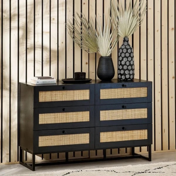 paden - A spacious 6-drawer chest in natural wood and rattan.