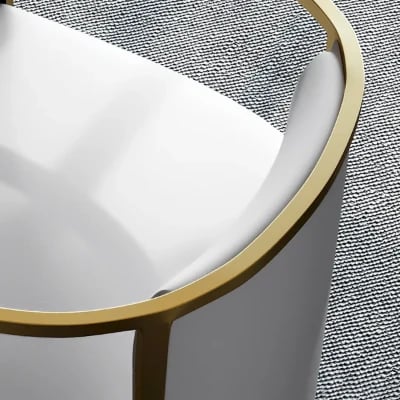 صورة لويـس كرسي عصري – أناقة الجلد الصناعي بقاعدة ذهبية