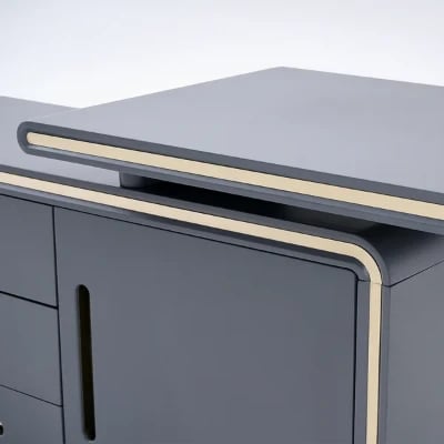 صورة لارو – مكتب عصري من الخشب الطبيعي مع خزانة ملفات وأدراج