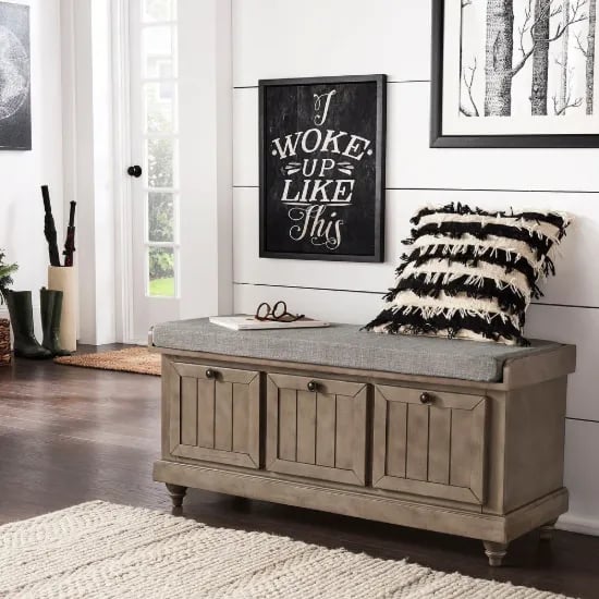 صورة جرانجر – مقعد تخزين من الخشب الطبيعي مع وسادة علوية