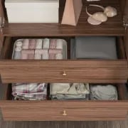 صورة دولاب خشب طبيعي مع مرآة - ميرامير