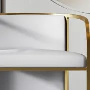 صورة لويـس كرسي عصري – أناقة الجلد الصناعي بقاعدة ذهبية