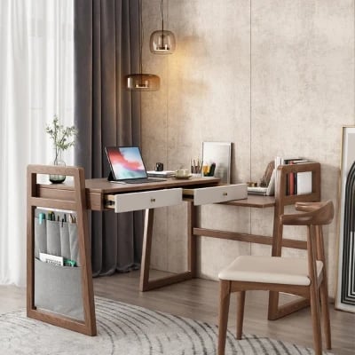 صورة سيڤيرا – مكتب خشب طبيعي بتصميم قابل للسحب والتوسيع