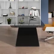 صورة ليمور – مكتب خشب طبيعي بإطار هندسي