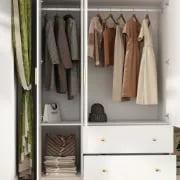 صورة دولاب خشب طبيعي مع مرآه - كلامي