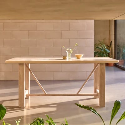 صورة طاولة طعام أرلين من الخشب الطبيعي | ريفيد