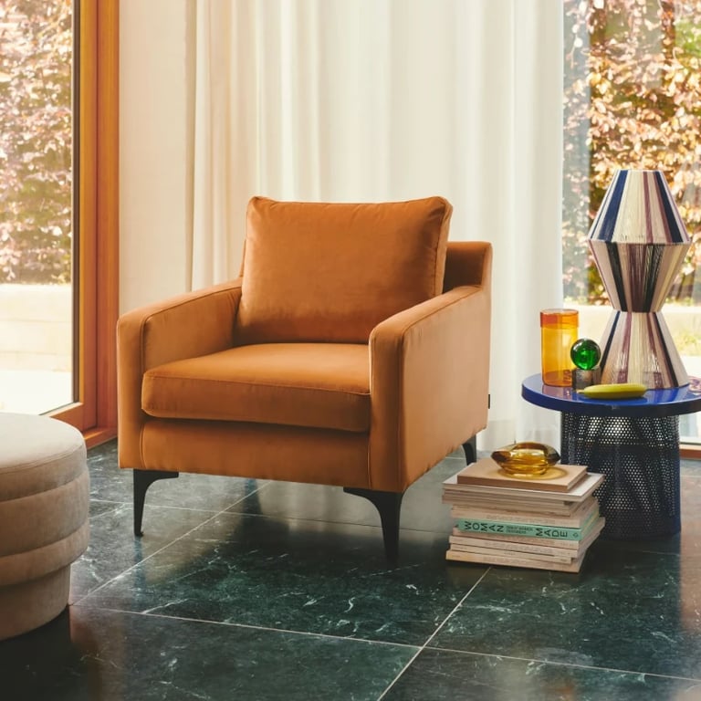 Elvio Classic Chair – Simple Comfort with Timeless Lines