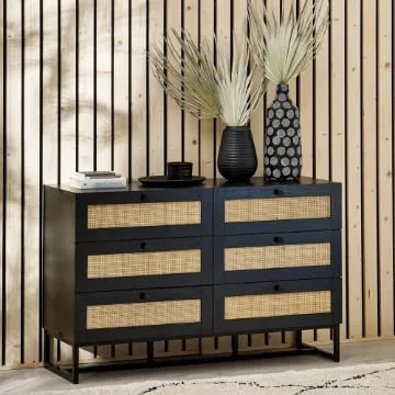 paden - A spacious 6-drawer chest in natural wood and rattan.