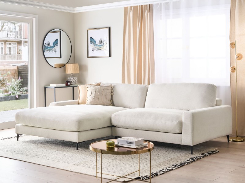 صورة مالڤينا كنبة قماشية على شكل حرف الـ – زاوية جانبية وقاعدة من الخشب الطبيعي