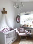 صورة كرسي ميلو بحواف مستديرة – تنجيد ناعم وأرجل خشبية