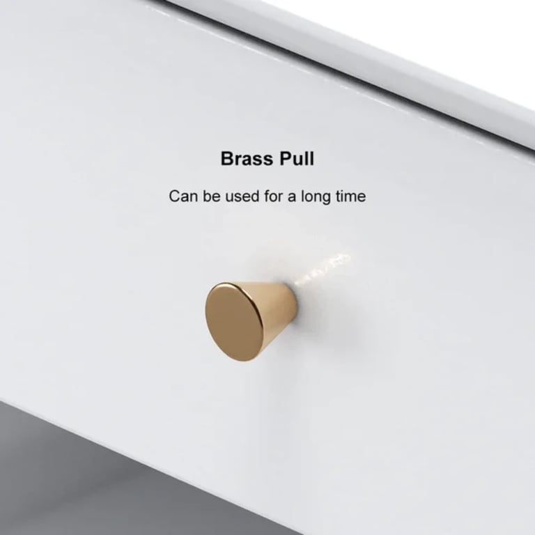 صورة طاولة غرفة نوم ريني مع درج