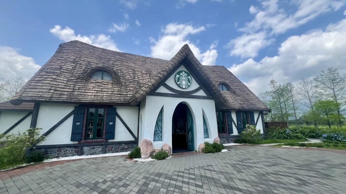 A Starbucks in Hualien Worth the Detour — Inside Promisedland Resort