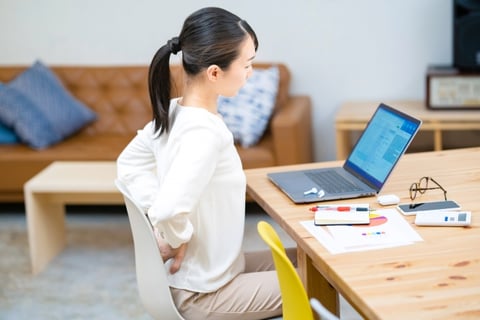 デスクワークでの姿勢について｜マッサージのように気持ちいい、肩甲骨ストレッチのリラク日本橋店【東京駅,日本橋駅,大手町駅,三越前駅すぐ】