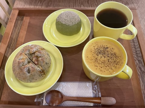 パン屋さんでまったり〜🍞