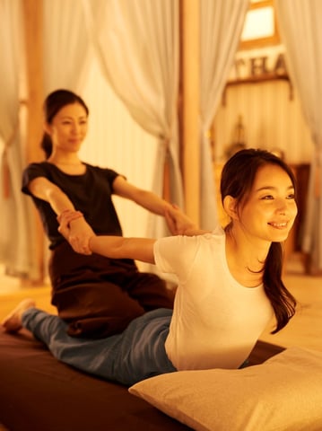 気持ちいい～♪タイ古式ストレッチ