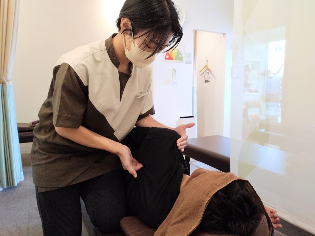 背中、肩、首の疲れは〇〇〇から