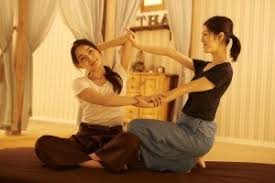 深呼吸したくなるタイストレッチで、休息リセット