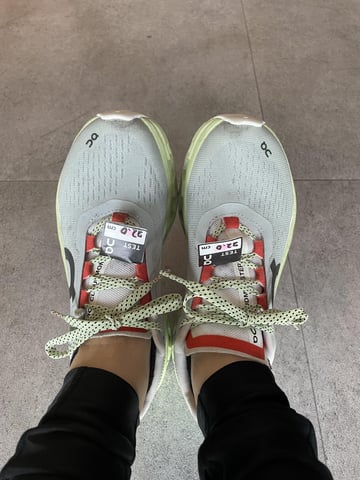 ランニングシューズ