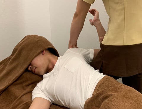 肩周りがお疲れの方へおススメの肩くびストレッチ