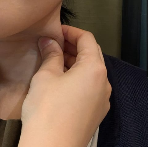 【セルフケア】　つまんでほぐす