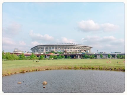 日産スタジアムが見える公園