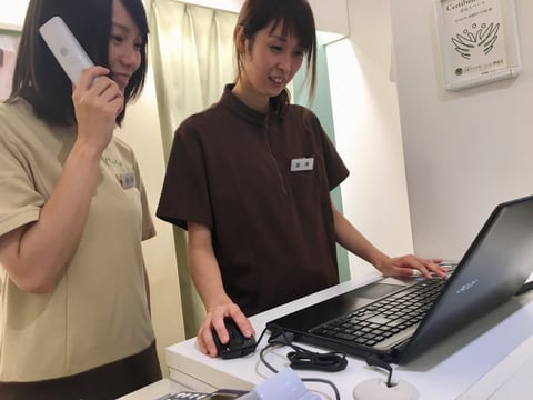 外はひんやりして少し肌寒いですね☆10月11日（木）予約状況のお知らせです！