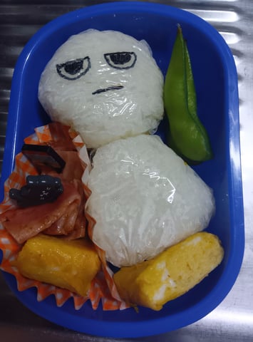 春の歓迎遠足～絵心ない母の精一杯弁当～
