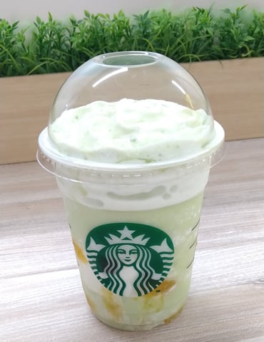 スタバのメロンフラペチーノ♪
