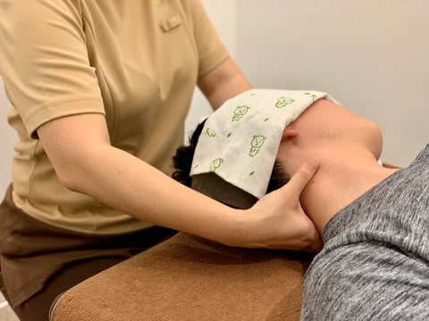 首の疲れは目の疲れ！？