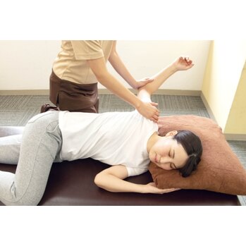 3月は季節の変わり目！！　寒暖差や年度末の仕事疲れをリラクの肩甲骨ほぐしで健康に♪　お身体ほぐしですっきり♪