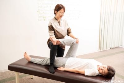 【御成門駅前店】　デスクワークにおすすめのセルフストレッチ！