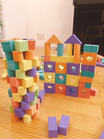 こやまさんつみきにはまる