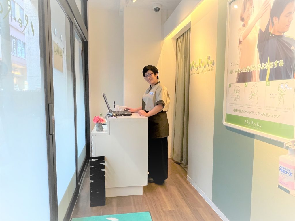 雨の日は、足元が滑りやすくなってます。