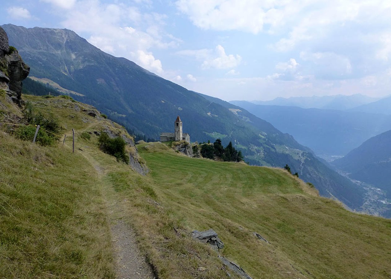 Vom Berninapass im Oberengadin nach Poschiavo im Puschlavtal und weiter auf einsamen Schmugglerpfaden nach Tirano