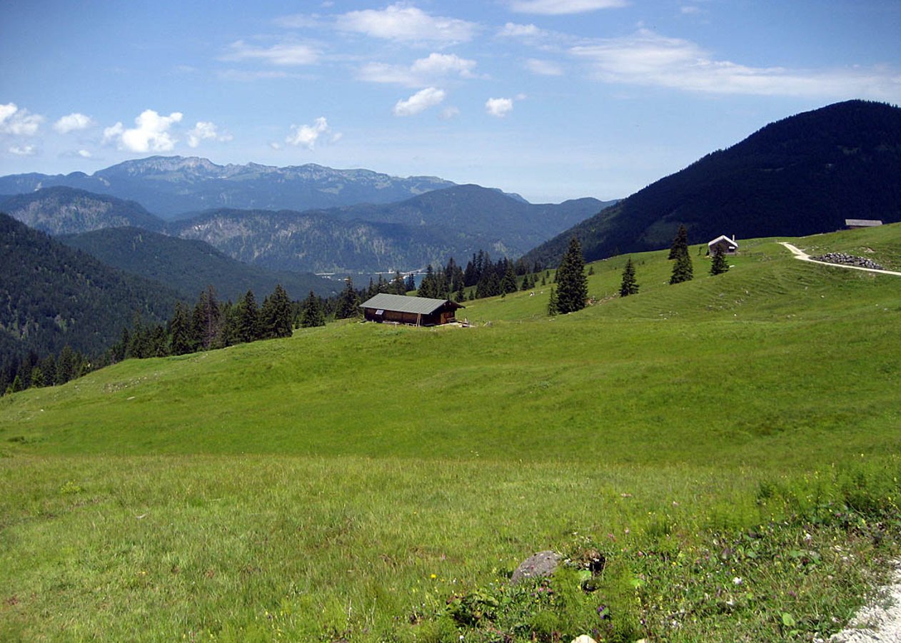 Von Lenggries Fall am Sylvensteinspeicher entlang der Dürrach durch das Bächental und anschließend hinauf auf den Lärchkogel