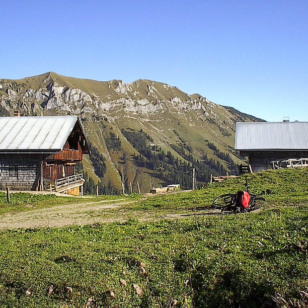 Bächental-Rundtour von Lenggries Fall am Sylvensteinspeicher in Richtung Steinölbrennerei Tirol mit Abstecher zur Tiefenbachalm