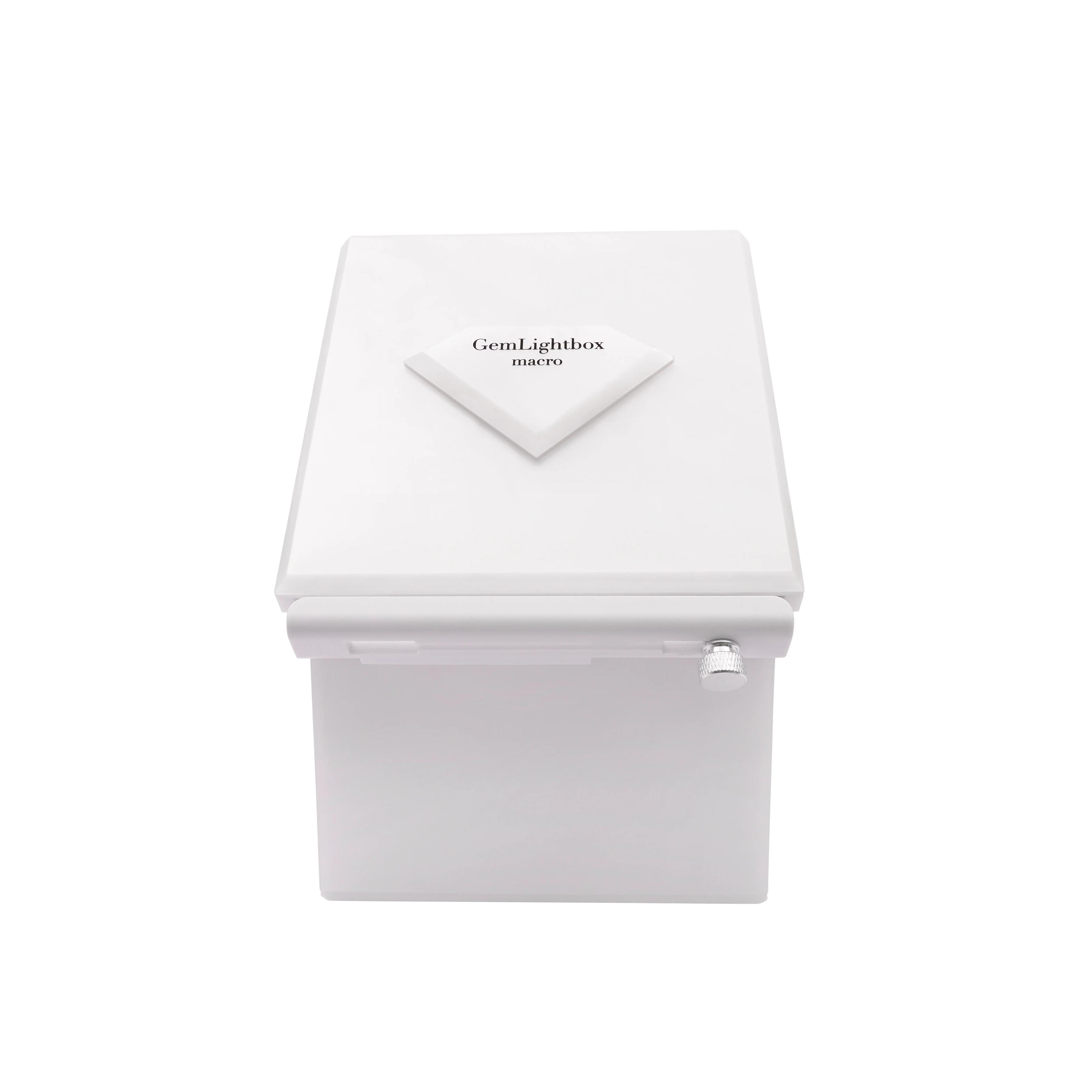 תצוגה עליונה של GemLightbox Macro עם לוגו היהלום של GemLightbox