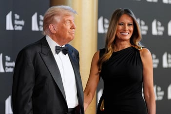 Donald and Melania Trump arrive on red carpet.