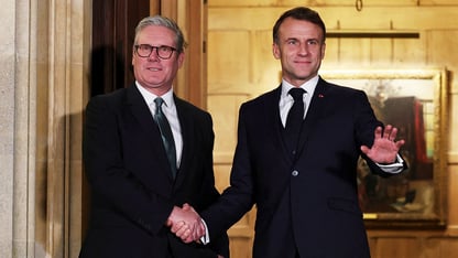 British Prime Minister Keir Starmer and French President Emmanuel Macron shake hands