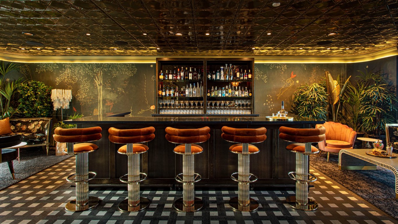 The Best Martini Bars in New York City | Bemelmans Bar | The Campbell Bar | Temple-Bar | Dante-NYC | Darling martini bar | Madeline's Martini | Bar-Pendry | The-Polo-Bar | Panorama Room bar