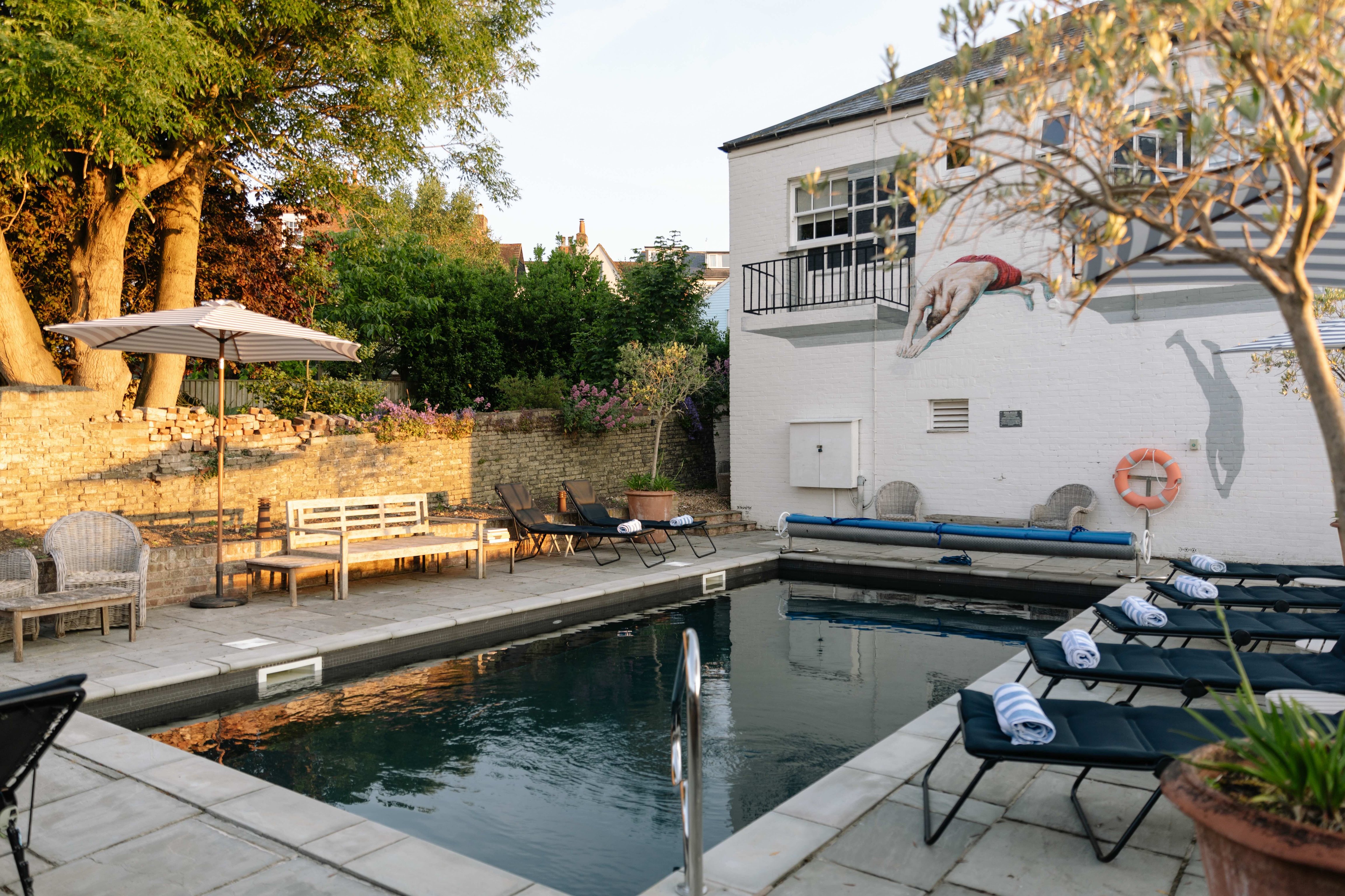 Foresters Hall – Foresters Hall—A Chic, Art-Filled Isle of Wight Escape