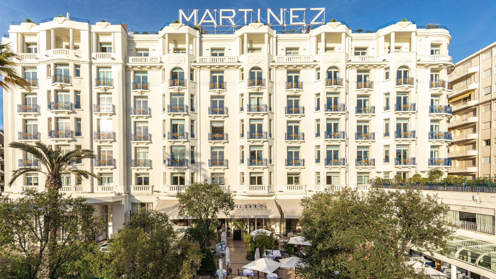 Hôtel Martinez lobby | Hôtel Martinez restaurant | Hôtel Martinez outdoor pool | Hôtel Martinez bedroom | Hôtel Martinez outdoor seating | An Unexpected Festive Getaway on the French Riviera at the Hotel Martinez