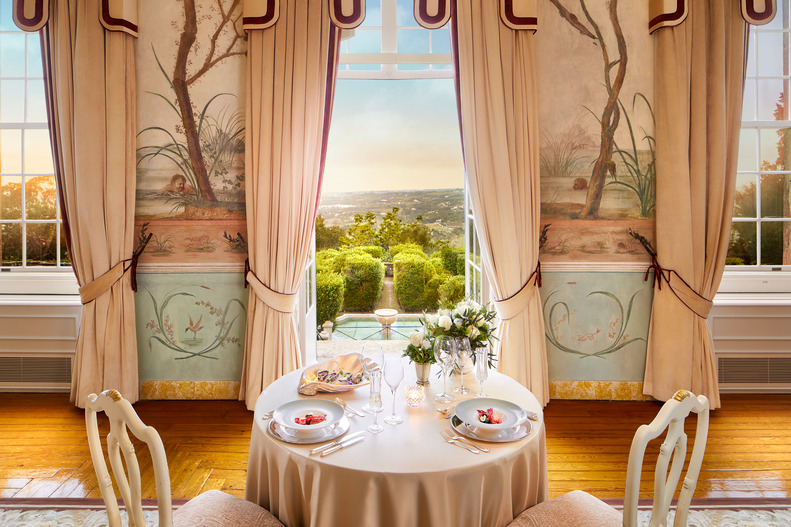 This Luxe Palatial Hotel in Sintra, Portugal, Feels Regal All Over | Palacio de Seteais exterior view | Palacio de Seteais restaurant seating | Palacio de Seteais bedroom suite | Palacio de Seteais bedroom