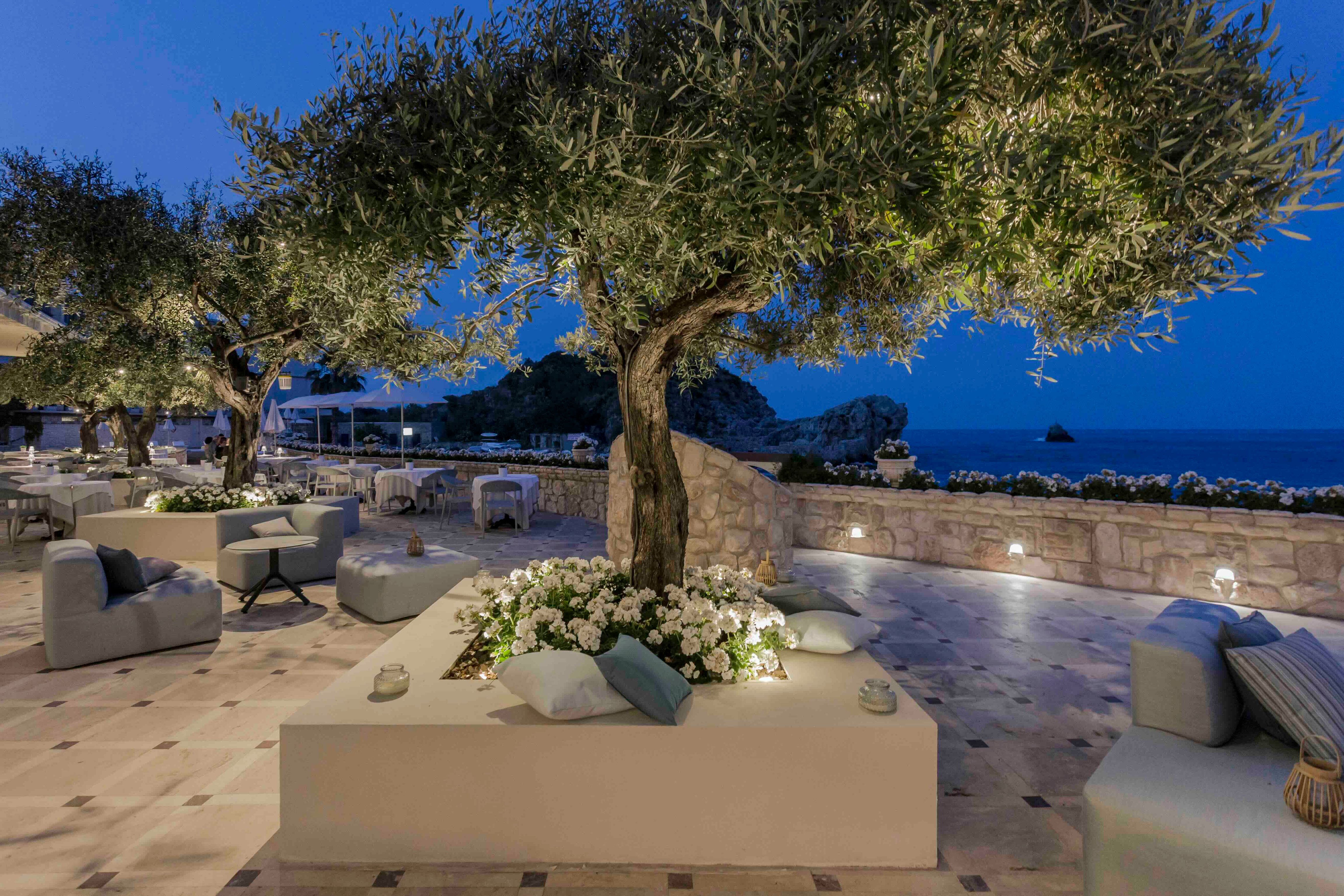 Mazzarò Sea Palace – Every Room at Mazzarò Sea Palace Has a Terrace With Views of the Sparkling Bay