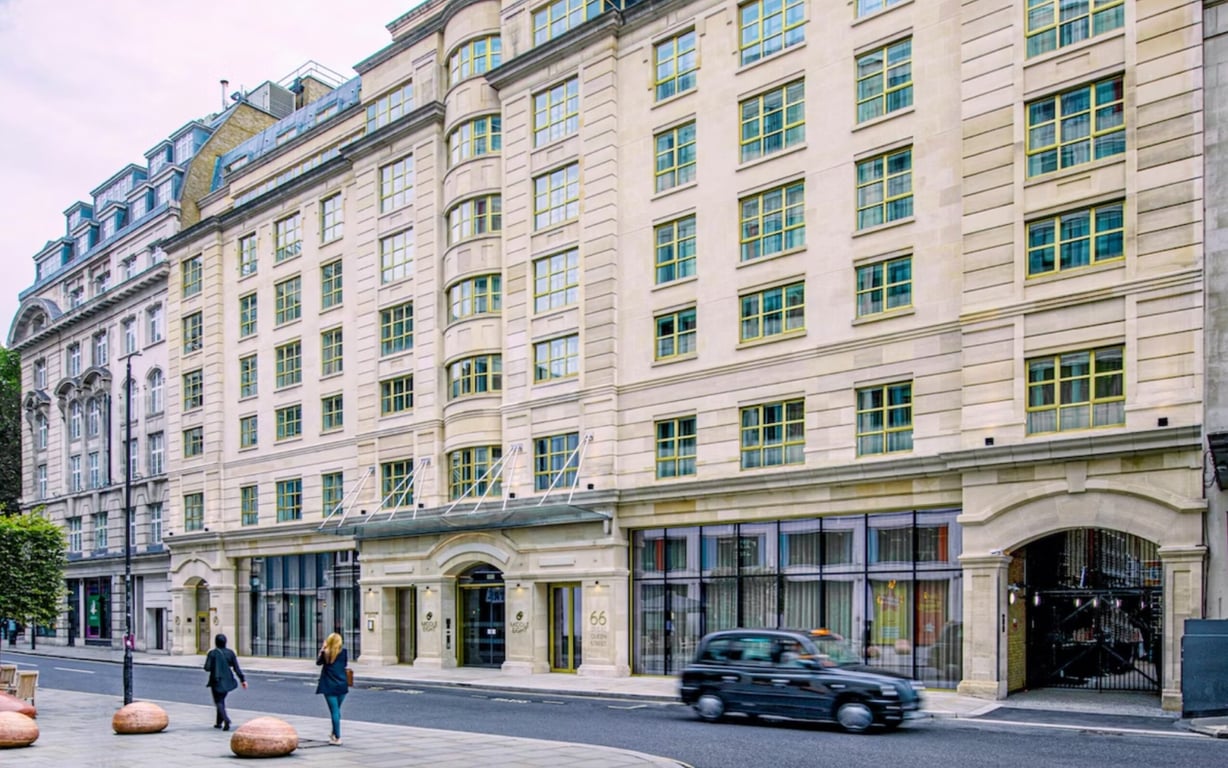 The Middle Eight Hotel is Located In London’s Popular Covent Garden | The Middle Eight hotel exterior | The Middle Eight hotel decor | The Middle Eight hotel suite | The Middle Eight jazz club | The Middle Eight lobby